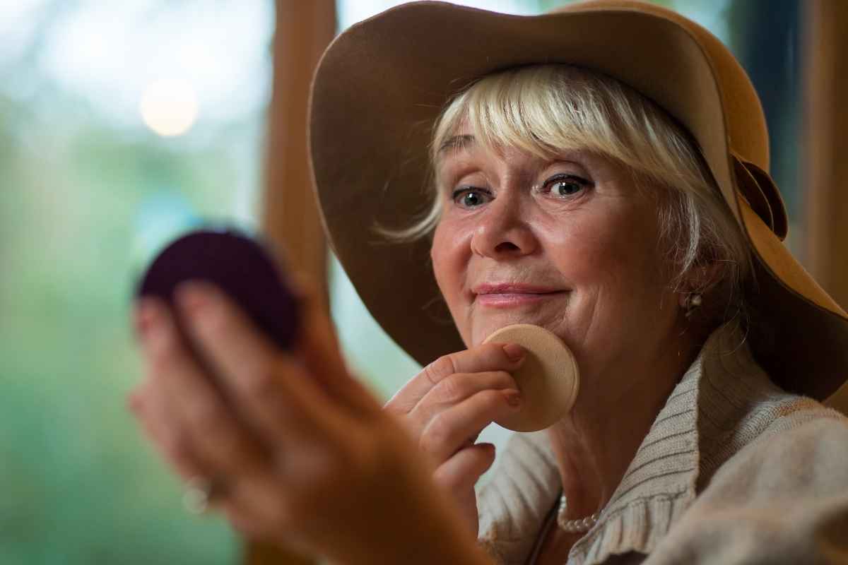 Truques de Maquiagem para Pele Madura: Como Realçar sua Beleza com o Passar dos Anos