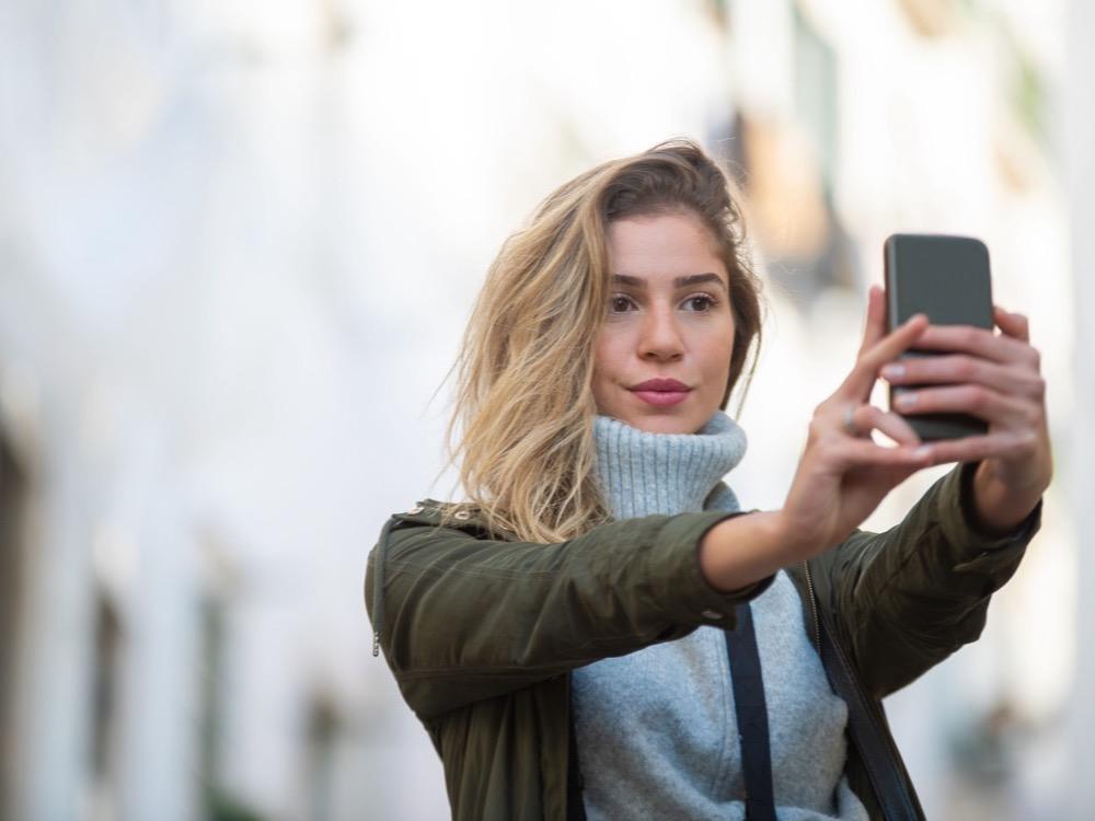 O que significa glow up no instagram e o impacto dessa tendência digital