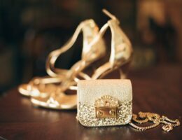 "joalheria e fábrica de joias em ouro Palavras-chave estratégicas ouro, joias, fábrica de joias, joalheria, produção própria, ouro 10k, ouro 18k, anéis, colares, pulseiras, brincos, pingentes, feminino, masculino, infantil, presentear, personalizar, revenda, atacado, varejo, mercado de joias, brasil, modelos exclusivos, personalização, criação sob medida, joia única, certificado de garantia, tradição, ourives, joalheiros, Long tails sugeridas joias de ouro 18k com certificado de garantia fábrica de joias de ouro no Rio Grande do Sul onde comprar joias de ouro confiáveis no Brasil joias exclusivas em ouro 10k e 18k com fabricação própria fábrica de joias para atacado e revenda no Brasil joias artesanais em ouro de alto padrão manutenção e limpeza de joias de ouro vitalícia pulseiras e colares de ouro com design autoral tradição em joias de ouro desde 1994"